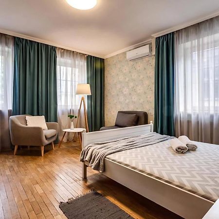 Apartamenty On Knyazya Romana Lemberg Exterior foto