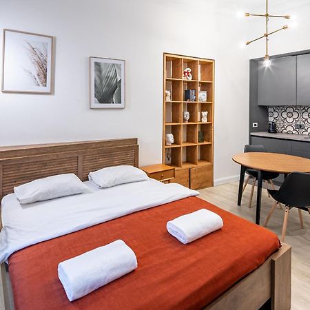 Apartamenty On Knyazya Romana Lemberg Exterior foto