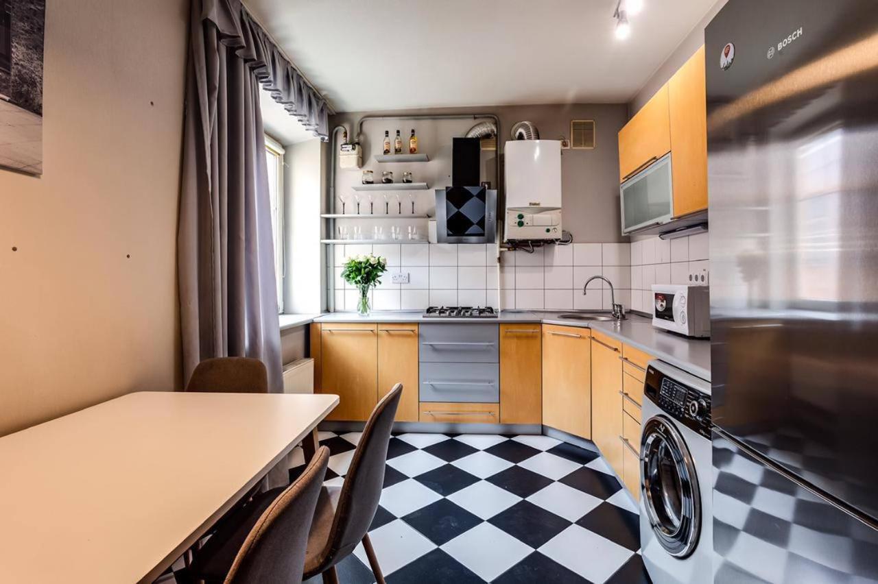 Apartamenty On Knyazya Romana Lemberg Exterior foto
