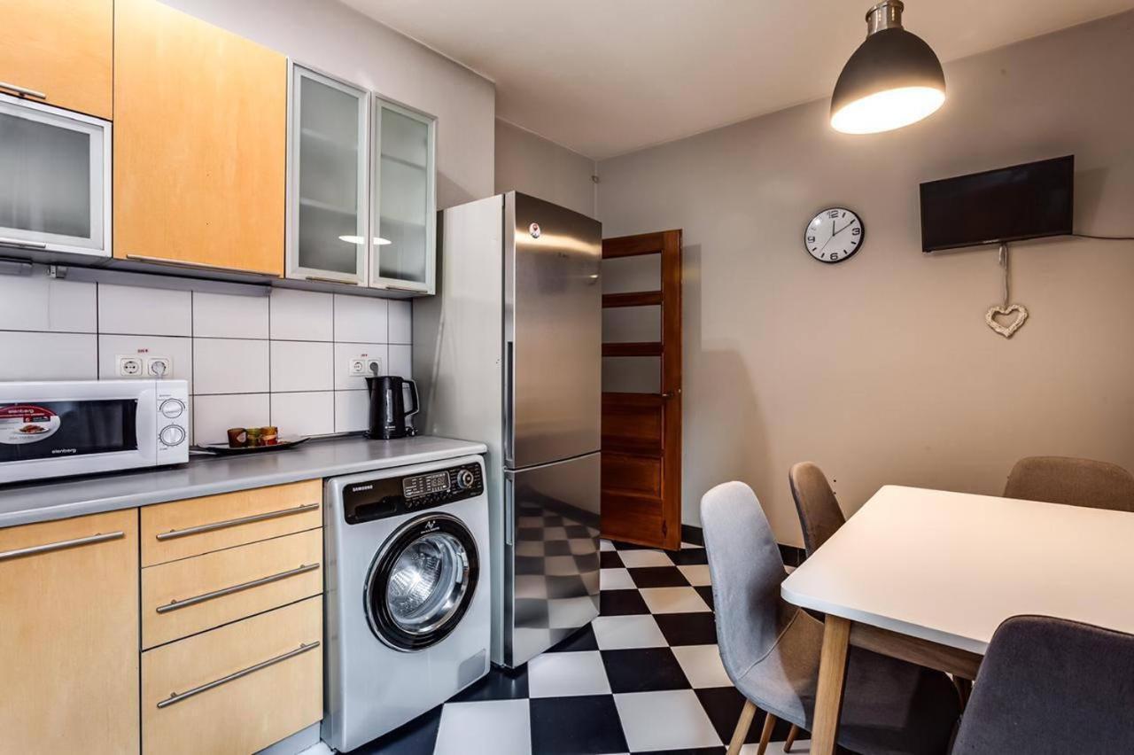 Apartamenty On Knyazya Romana Lemberg Exterior foto