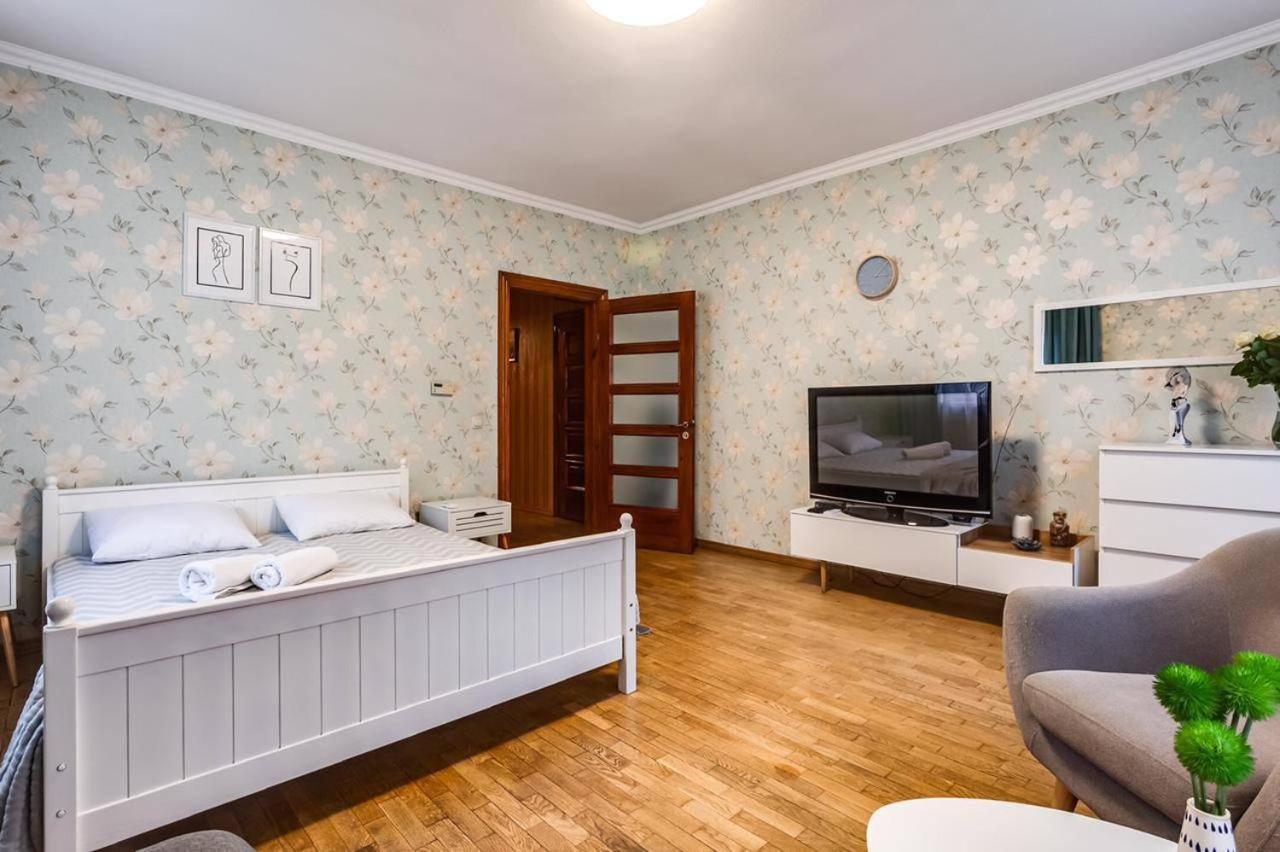 Apartamenty On Knyazya Romana Lemberg Exterior foto