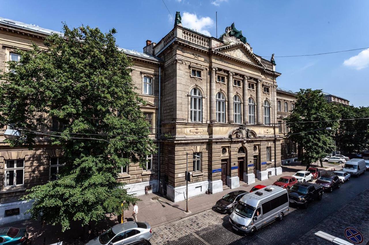 Apartamenty On Knyazya Romana Lemberg Exterior foto