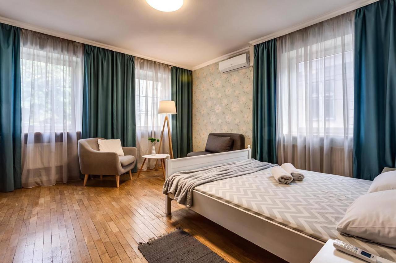 Apartamenty On Knyazya Romana Lemberg Exterior foto