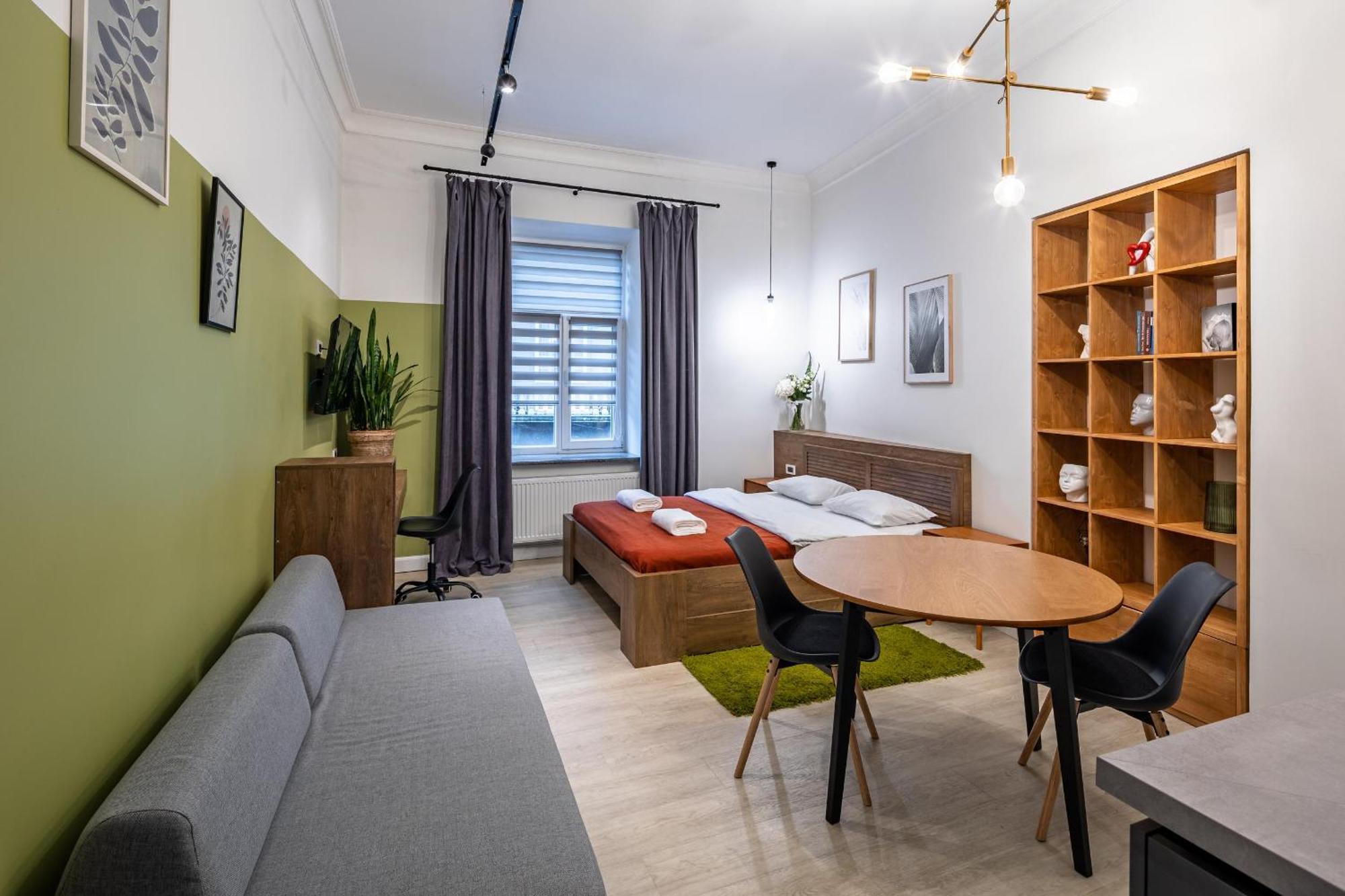 Apartamenty On Knyazya Romana Lemberg Exterior foto