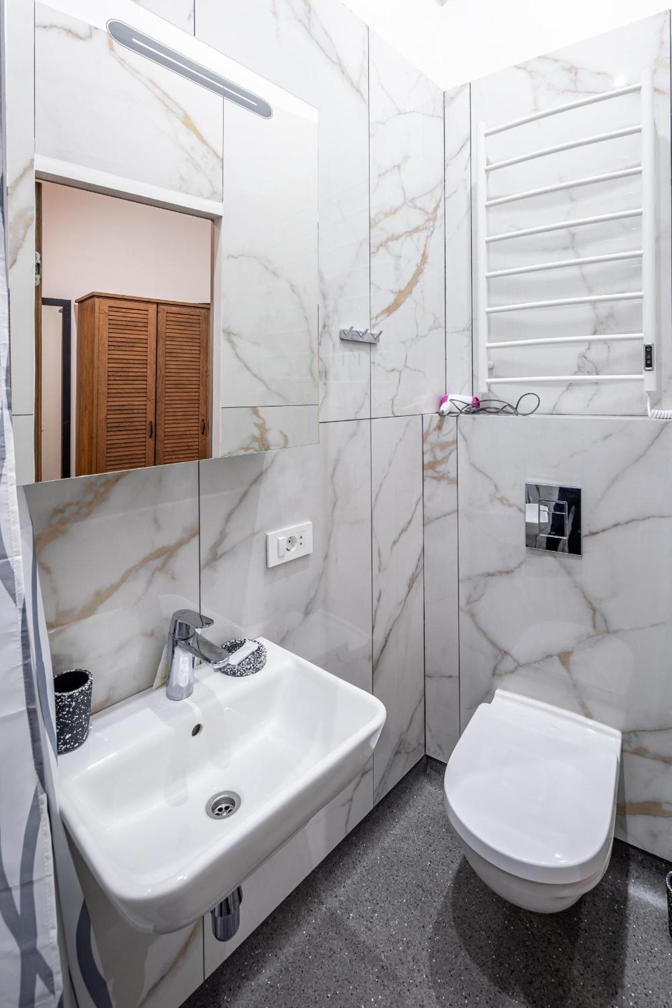 Apartamenty On Knyazya Romana Lemberg Exterior foto