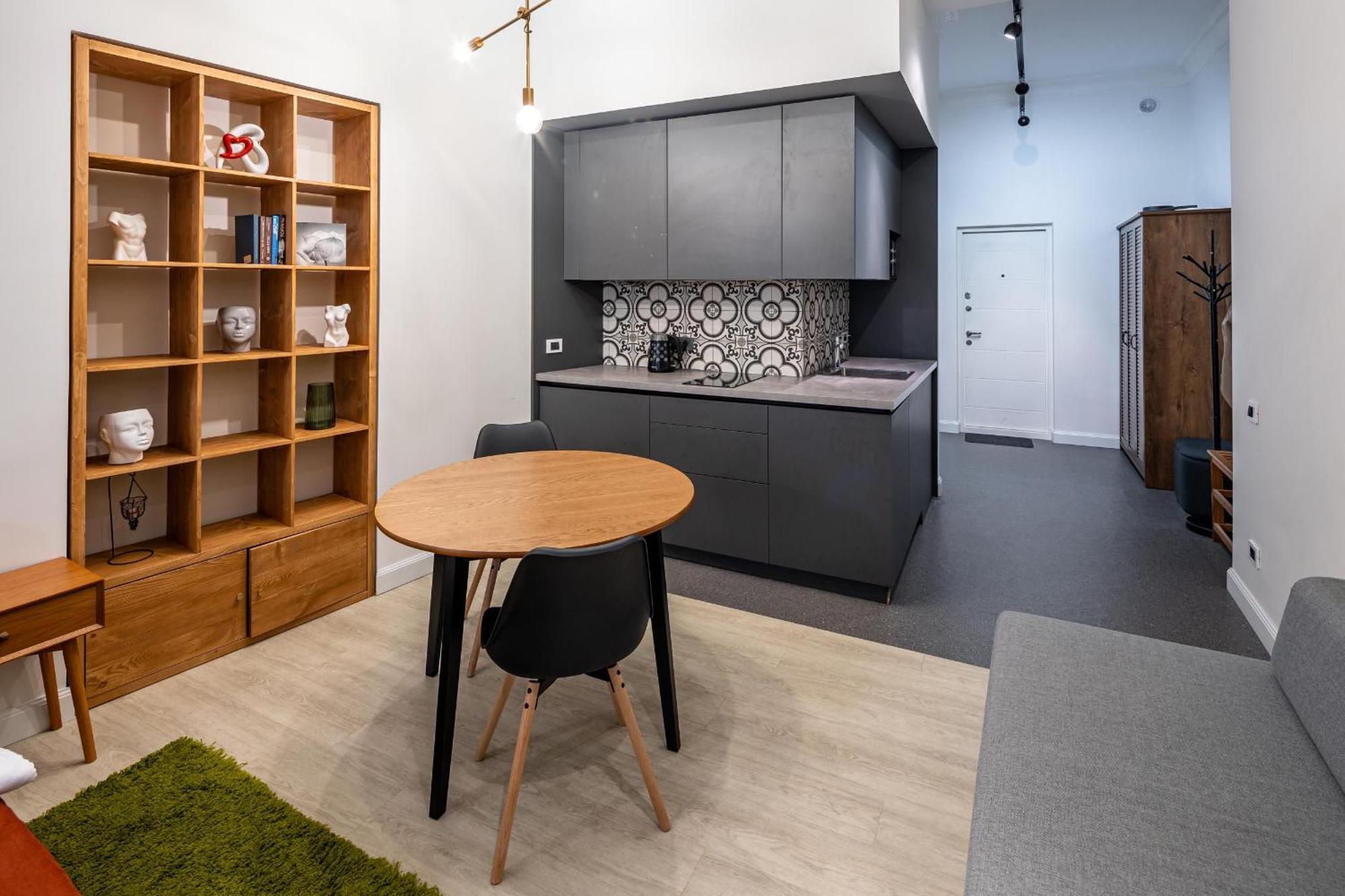 Apartamenty On Knyazya Romana Lemberg Exterior foto
