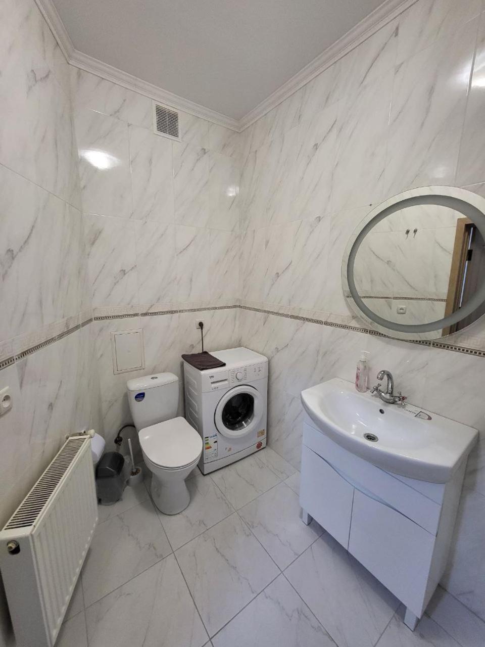 Apartamenty On Knyazya Romana Lemberg Exterior foto