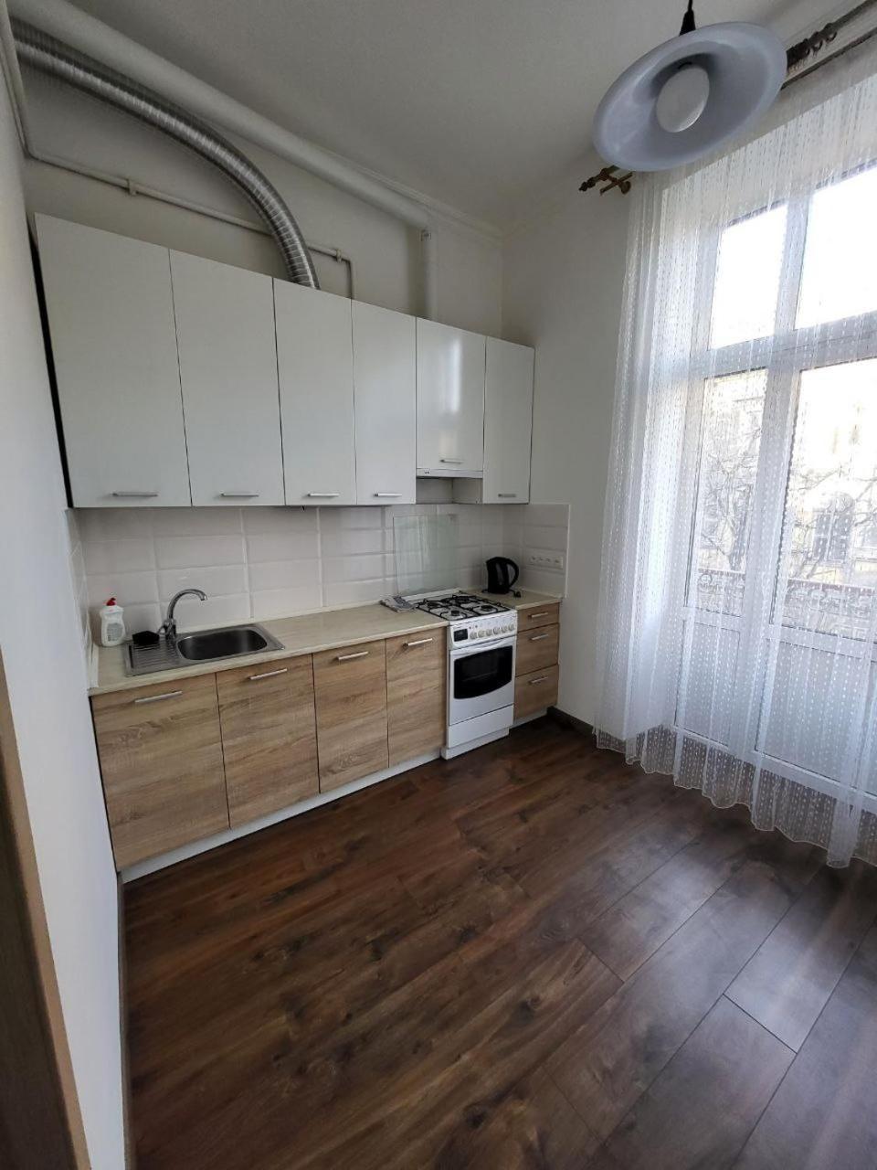 Apartamenty On Knyazya Romana Lemberg Exterior foto