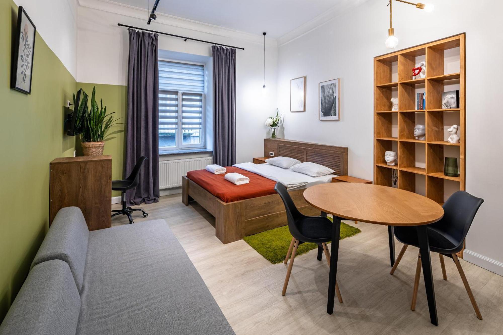 Apartamenty On Knyazya Romana Lemberg Exterior foto